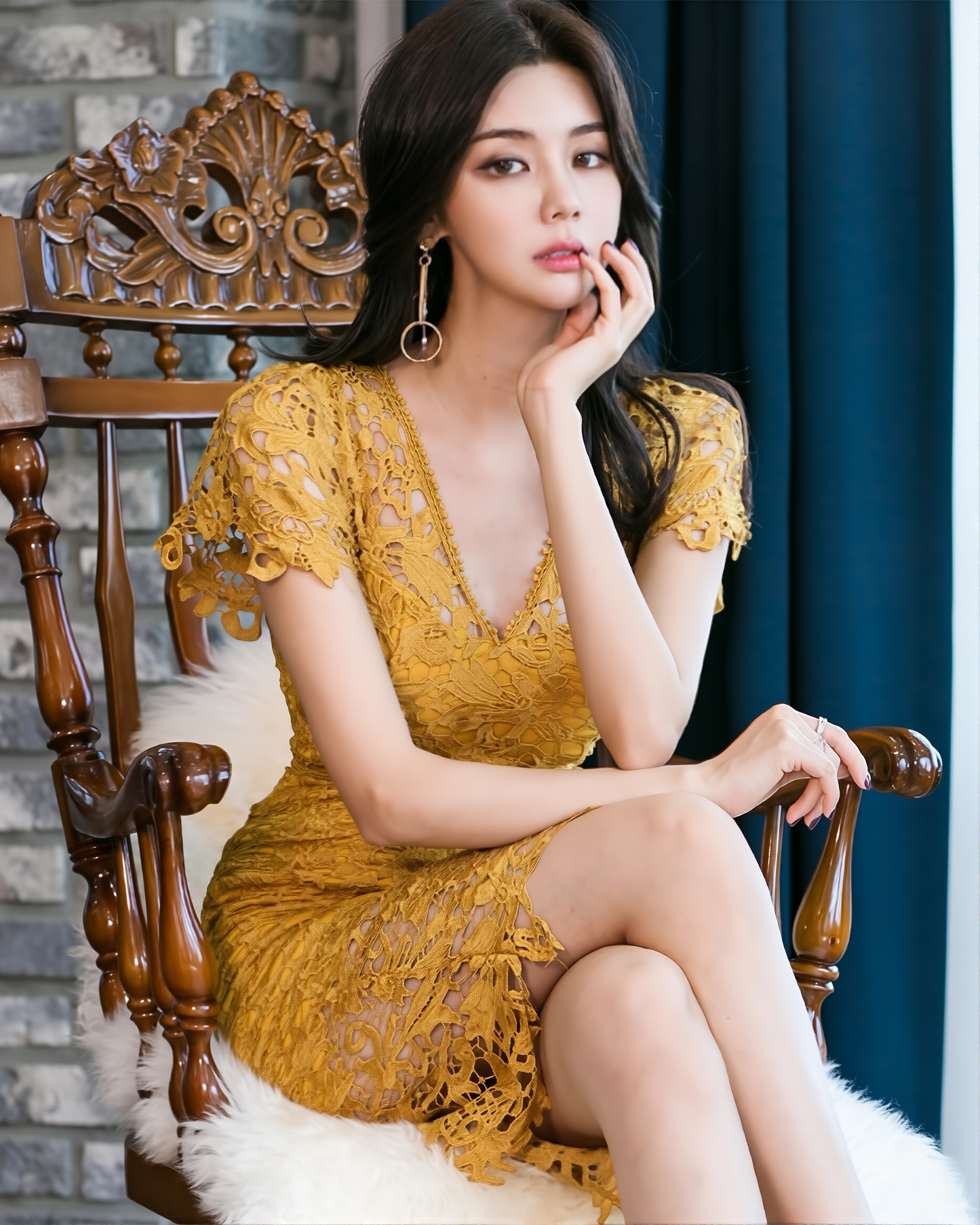 Spring New Socialite Lace Pencil Skirt - V-Neck Slim Hip Dress, A Generation Of Hair Style